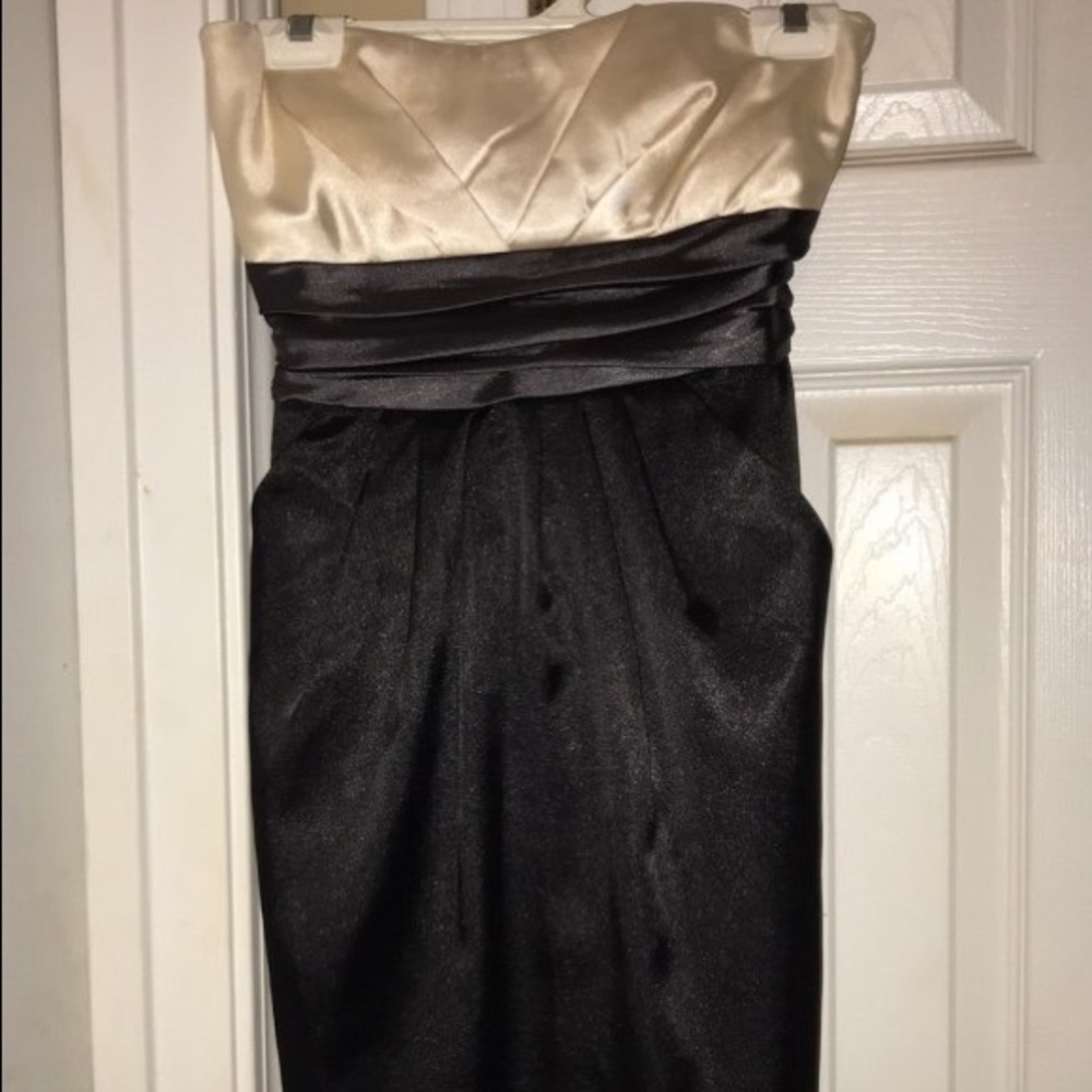Strapless formal dress